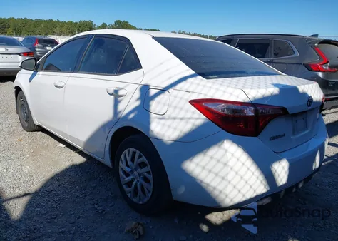 2017 Toyota Corolla Le z USA, uszkodzony, nr VIN 2T1BURHE6HC832705